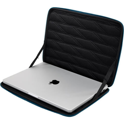 Thule Gauntlet laptop sleeve (16 in)
