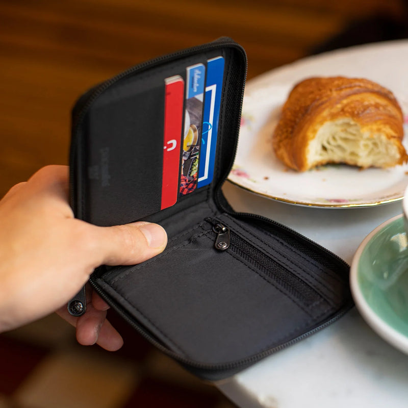 RFIDsafe RFID Blocking Bifold Wallet Pacsafe